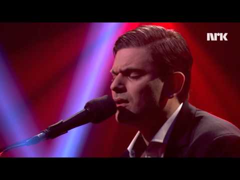 Luke Elliot spiller hos Lindmo