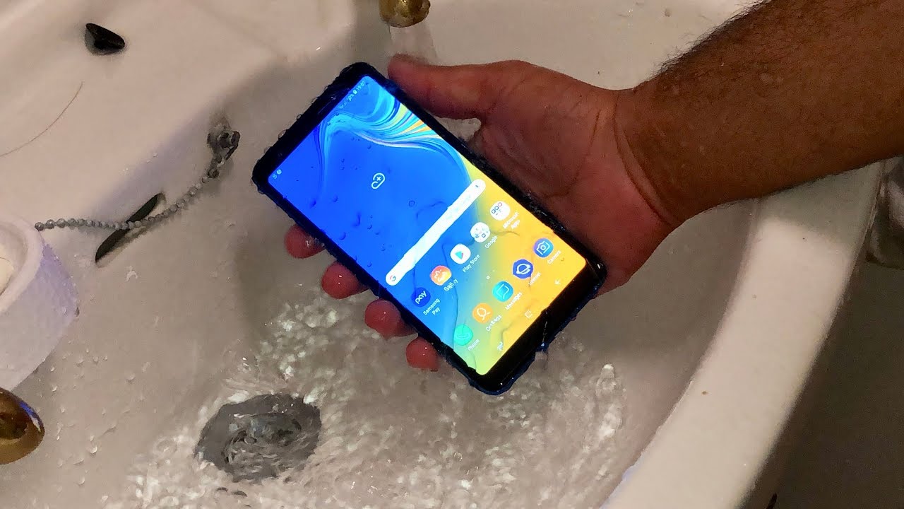 Samsung Galaxy A7 (2018) - Water Test [HD]