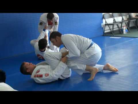 Draculino - Fighting with one hand in his belt