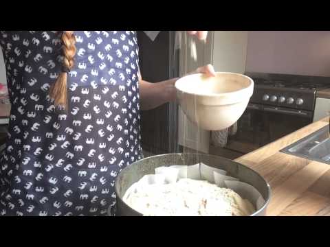 Rhubarb crumble cake