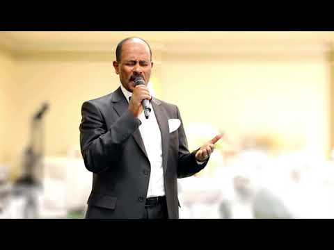 Pastor Abtew Kebede (በምስጋና እመጣለሁ) Gospel Song in Amharic (Official)