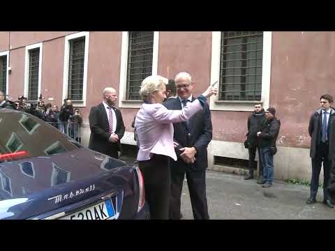 Von der Leyen welcomed at the Teatro Quirino by Roberto Gualtieri, Mayor of Rome!!!