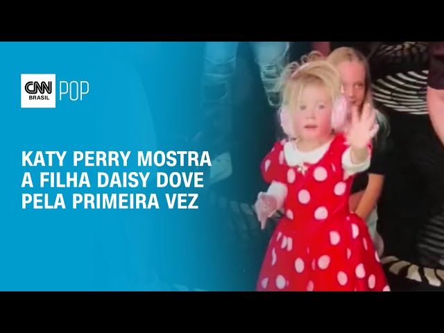 Durante show, Katy Perry mostra a filha Daisy Dove pela primeira vez | CNN Virais