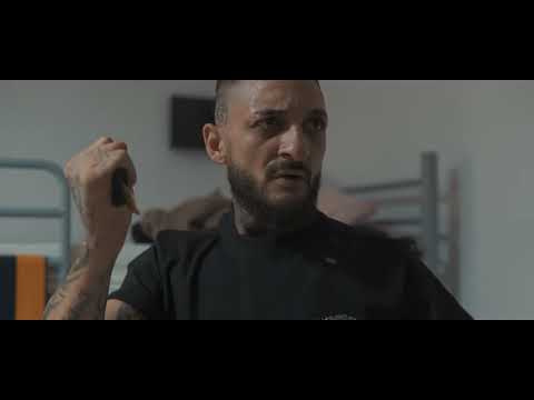 Ganu il taie pe gardian la puscarie