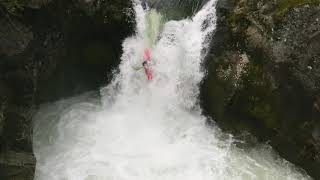 One Minute Kayak Waterfall Session