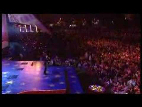 David Hobson sings "You Raise Me Up"