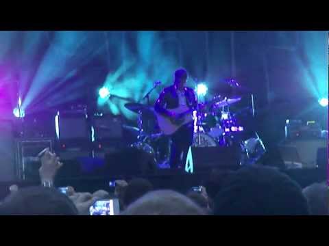 Noel Gallagher's High Flying Birds - Supersonic ( Acoustic ) - Edinburgh Castle - 17.07.2012