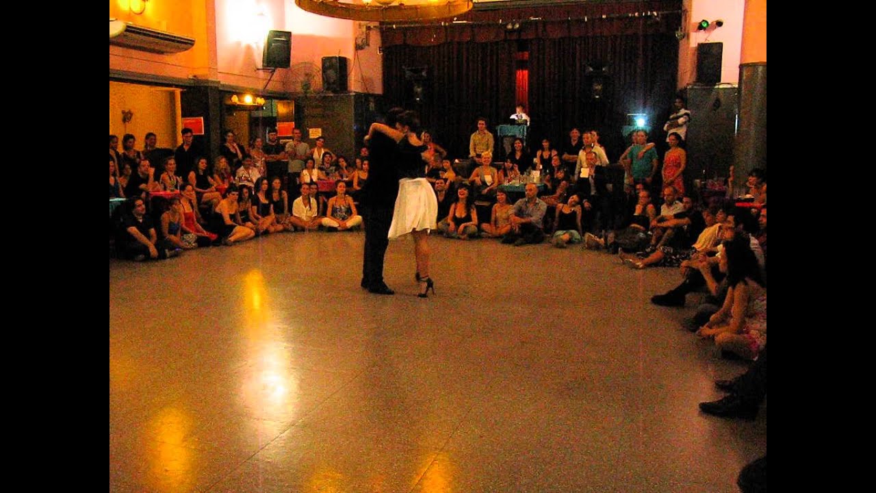 FABIÁN PERALTA y JOSEFINA BERMÚDEZ en ¡Viva la Pepa! milonga (1/4)