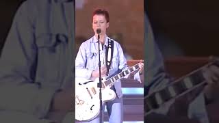 Download lagu THE CRANBERRIES - ZOMBIE live 1995 mp3 Download lagu THE CRANBERRIES - ZOMBIE live 1995 mp3