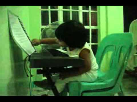 iyanboy (2 y/o wildest pianist)