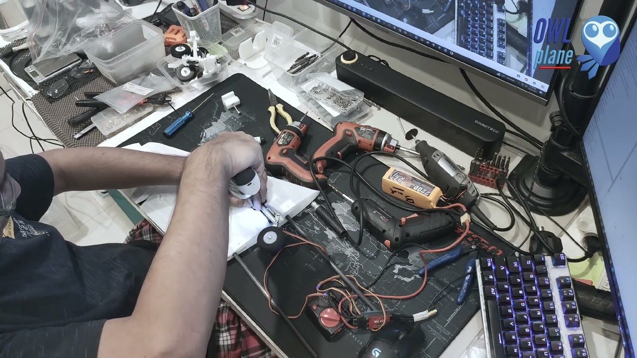 OWL BAE Hawk T1 70mm EDF v2 - Main LG with Freewing Servoless Retract Unit