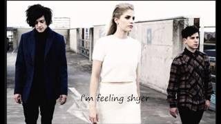 London Grammar - Shyer (with lyrics)