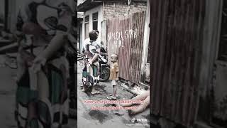 Download lagu Pretending to be insane while actually being a kidnapper mp3