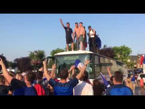 Scènes de liesse à Honfleur