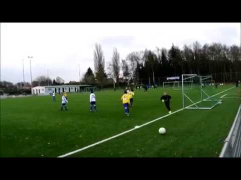 Gino Mertens right&left against Wolvertem