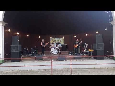 Stará škola - Podzimní ráno