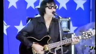 Roy Orbison - Oh, Pretty Woman  (Farm Aid 85)