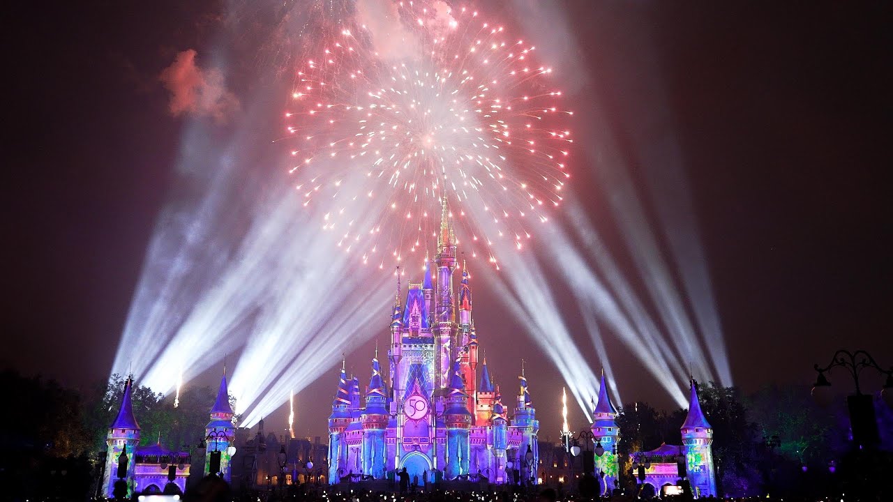 Minnie's Wonderful Christmastime Fireworks Show 2022