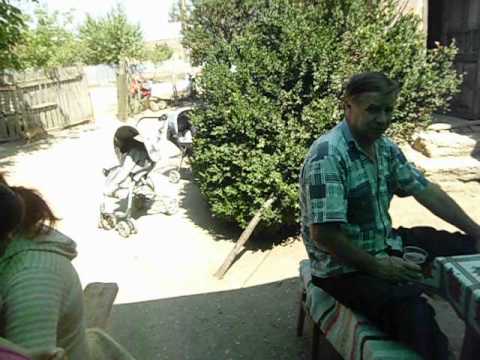 Lipovu - Pranzo in cortile