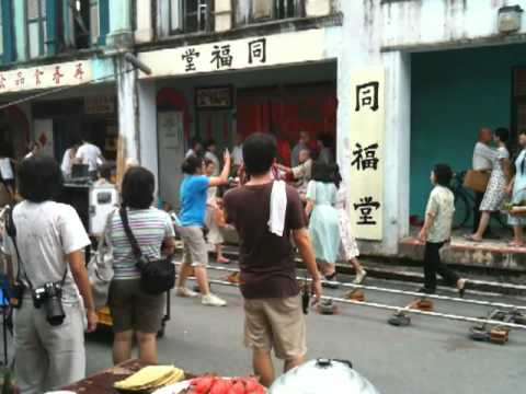 Recreating Chinatown on the set of 回家过年 by Anthony Chen