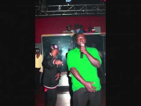 cold blooded roll a blunt to start the day_0001.wmv