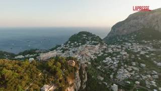 Cinqucento droni illuminano la notte di San Lorenzo a Capri