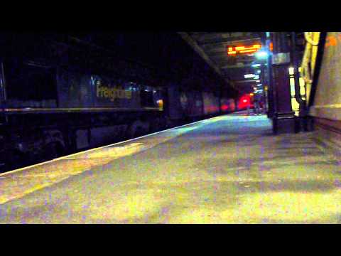 (HD) Freightliner Class 66565 arrives at Nuneaton for a driver change