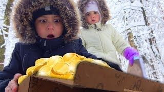 Нашли КЛАД! ЗАБЛУДИЛИСЬ в лесу НЕ ЗНАЕМ как ВЫБРАТЬСЯ Видео для детей kids children