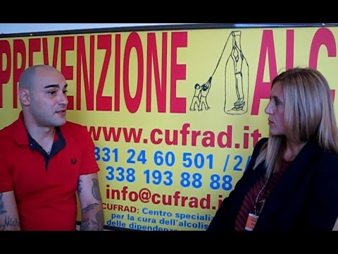 Linizio di alcolismo ad adolescenti Medicina applicazione di Colm