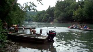 preview picture of video 'Niangua River Tree Jump'