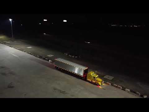 Old school Kenworth W900 flat glass