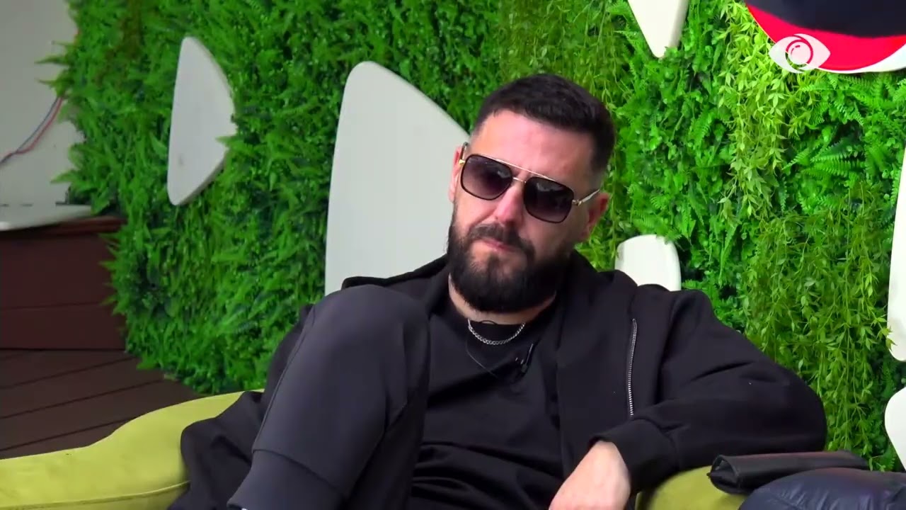 Keni krijuar një familje ordinerash me.../ Selin debaton me Rogertin, banori: Ke ofenduar Landin