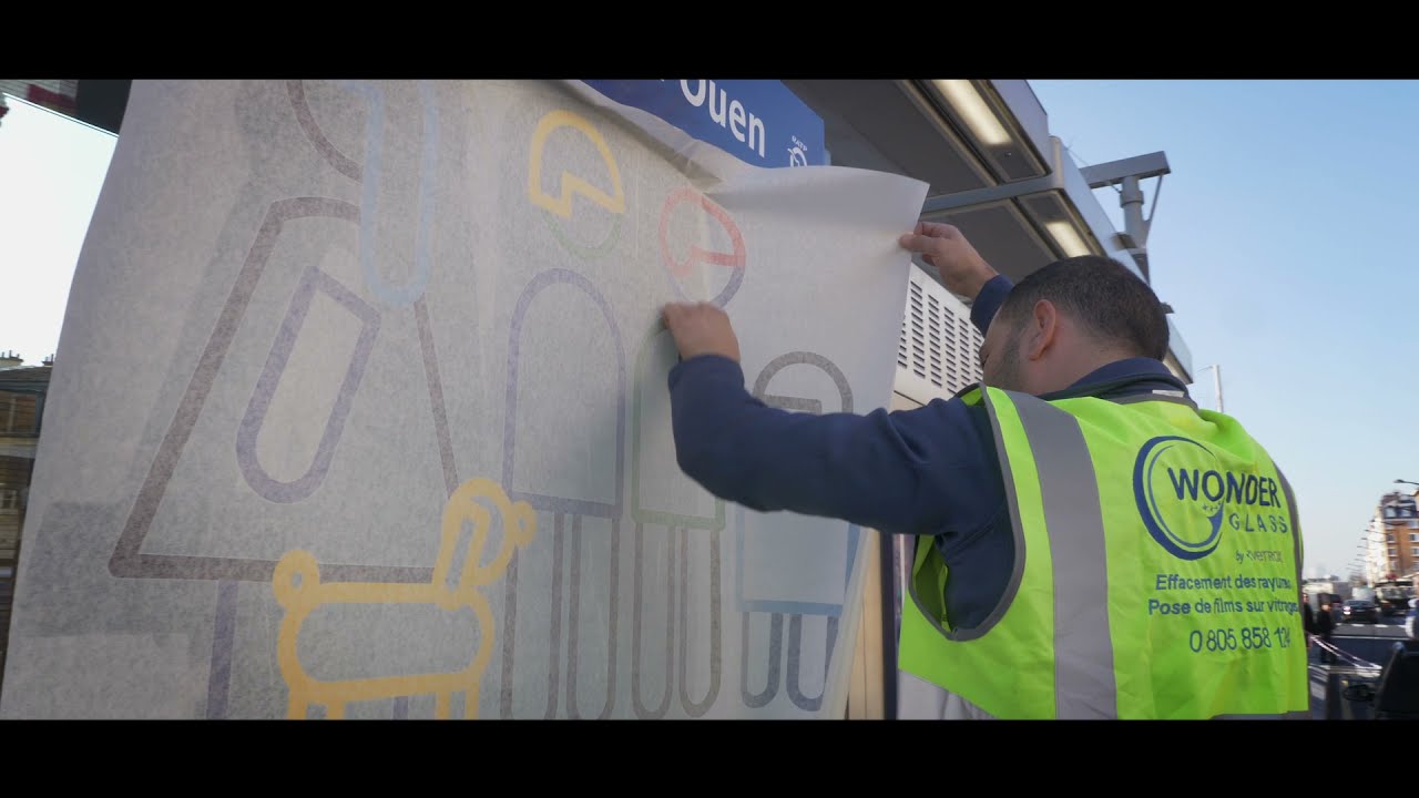 Comment poser de stickers et des films anti-graffitis sur vitre ? - WonderGlass