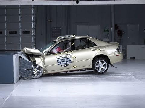 2002 Lexus IS 300 Overlap Crash Test Video