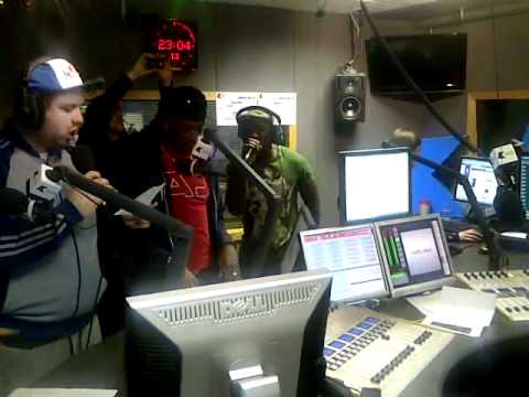 DJ EZ in Kiss FM studio with MC's Kie, Neat, Ranking, Kofi B, Majestic