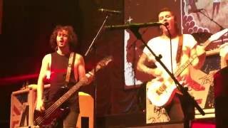 Download lagu Asking Alexandria live in London - Here I am (New Single) mp3