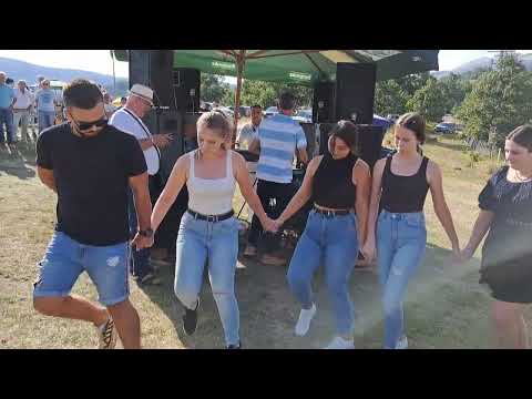 Kad zapjevam ja i moj kolega, digla bi se da je s'majkom legla,  Bjelimici " Bend Amko & Jarani"