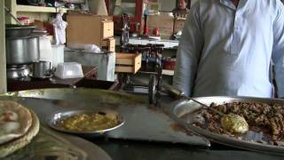 preview picture of video 'Trakkan Walla Hotel GT Road *Truck Station Restaurant*(Lahore Food)'