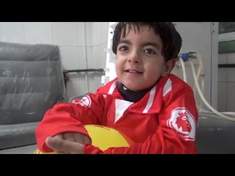 محمد صلاح يهدي مستشفى أطفال المنصورة قميص ليفربول
