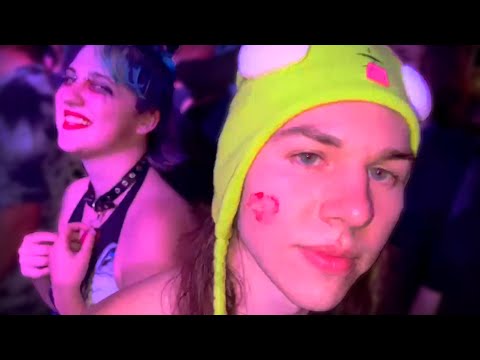 Finding A Goth Girlfriend At Emo Night