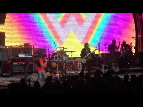 Weezer - Buddy Holly @ Jones Beach 7/29/2011