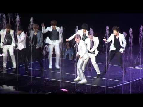 SMTown LA 2012 Super Junior-A-Cha (fancam)