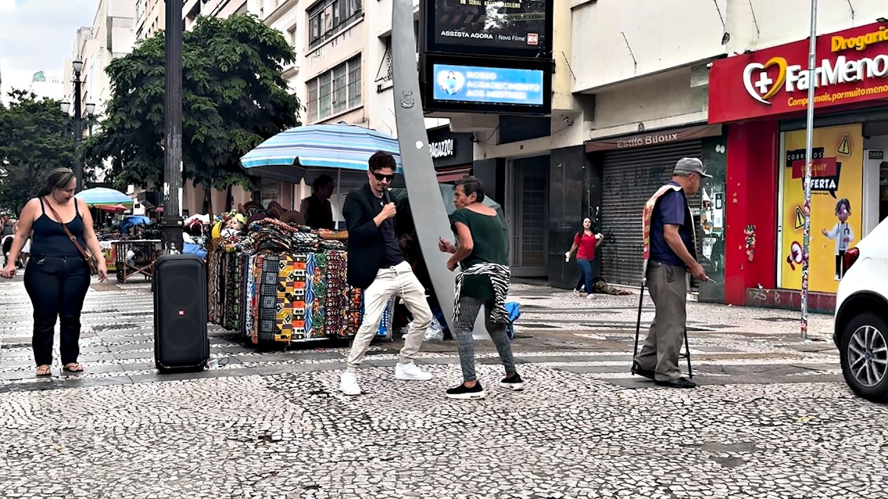 O INIMIGO DA TIMIDEZ! BISTECONE VIROU VENDEDOR NA 25 DE MARÇO