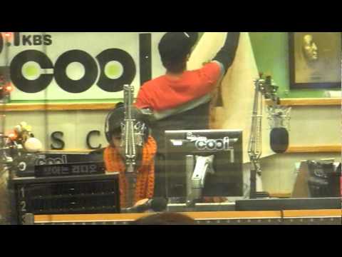 111221 Sukira - Ryeowook eating fruit and Sungmin putting up new sukira banner