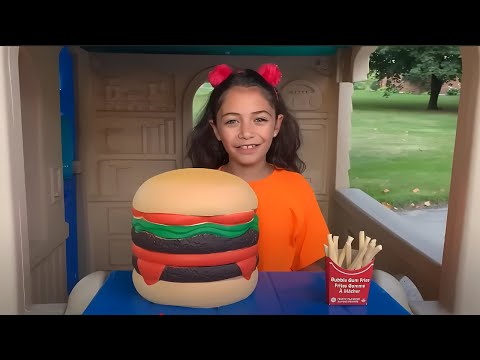 Heidi and Zidane Pretend Play Food Cart drive thru restaurant