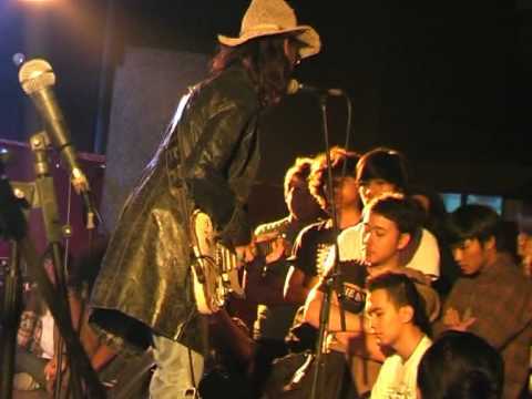 Rama Satria & the Electric Mojos "Voodoo Chile Blues" live at Nge-Blues in Campus, Maranatha