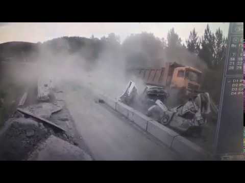 Страшная авария трасса м5 Челябинская обл. Фура протаранила автомобили. Есть погибшие.