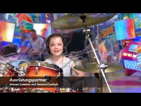 DRUMMER'S input - DRUMS! Kinder spielen Schlagzeug
