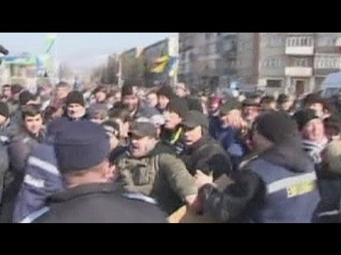 Romanian coal miners pursue pay dispute