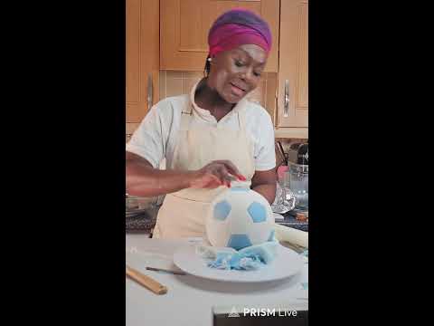 Live|Learn the secrets to making a realistic Football cake like a Pro!